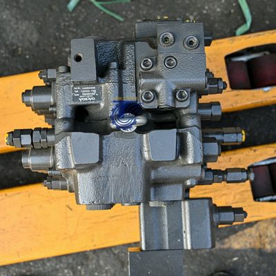 UX22-135 VOE14550306 Zawór sterujący hydrauliczny EC135B EC140 EC140B EC140D Części hydrauliczne koparek